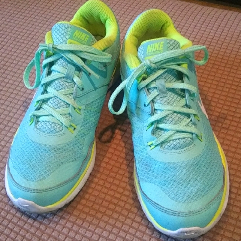 Nike  Athletic Shoes Lightweight Breathable Design, GUC